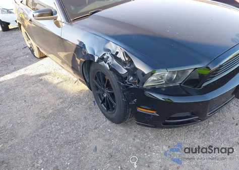 2014 Ford Mustang V6 Premium из США, поврежденный, VIN 1ZVBP8EM1E5328453